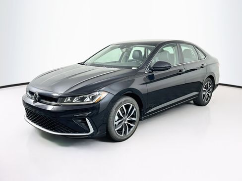 Used 2025 Volkswagen Jetta SE FWD image 2