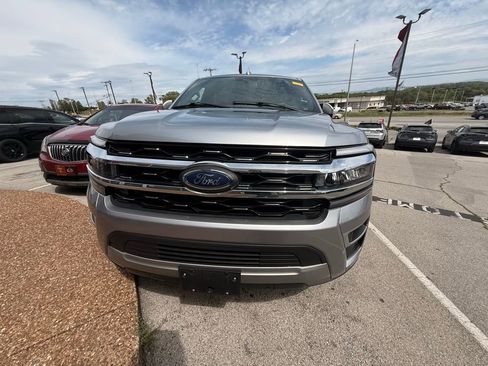 Used 2024 Ford Expedition Limited AWD/4WD image 2