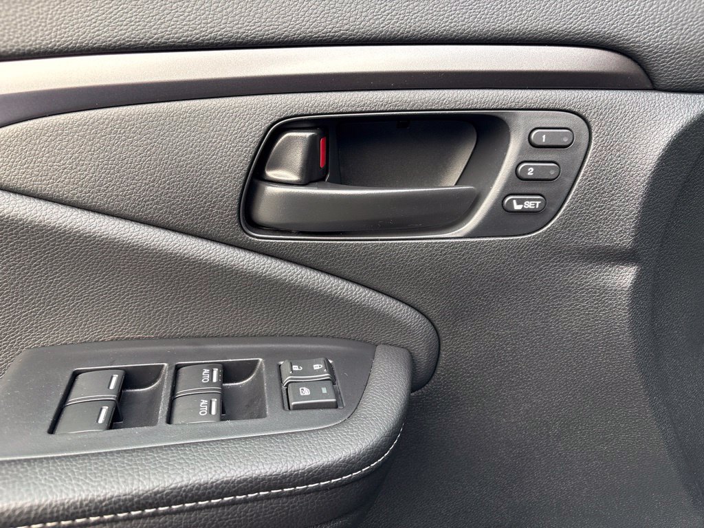 Used 2025 Honda Passport EX-L image 17