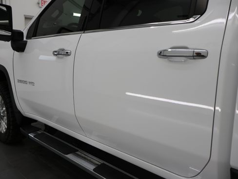 Used 2022 Chevrolet Silverado 3500 High Country w/ Safety Package II AWD/4WD image 42