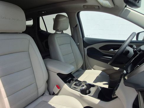 Used 2024 GMC Terrain Denali w/ Denali Premium Package AWD/4WD image 4