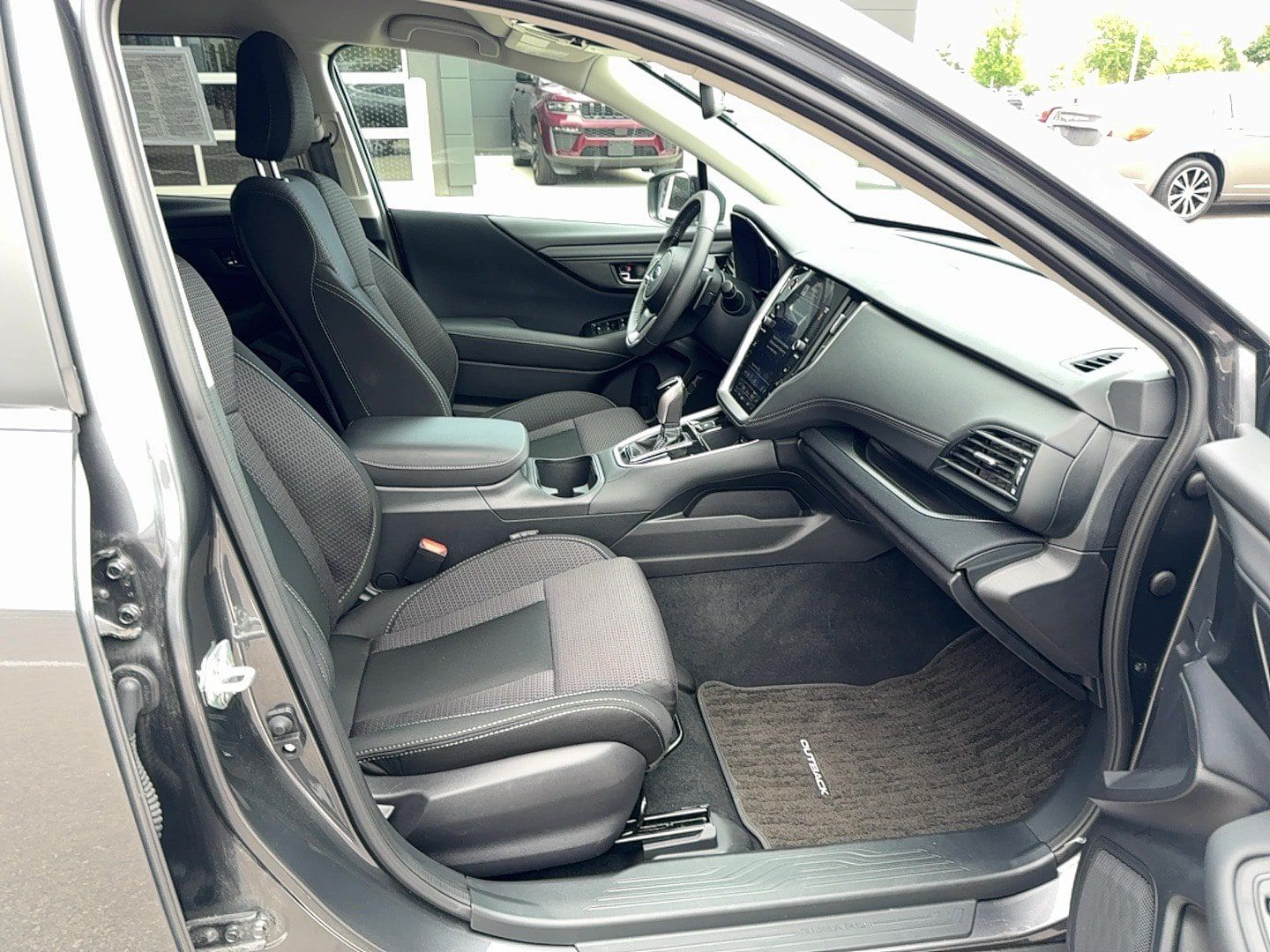 Used 2025 Subaru Outback Premium AWD/4WD image 18
