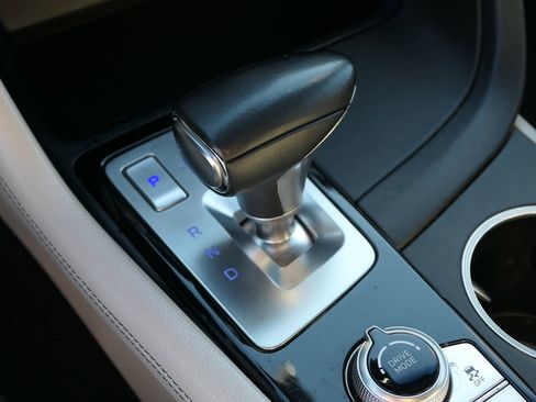 Used 2022 Genesis G70 2.0T image 24