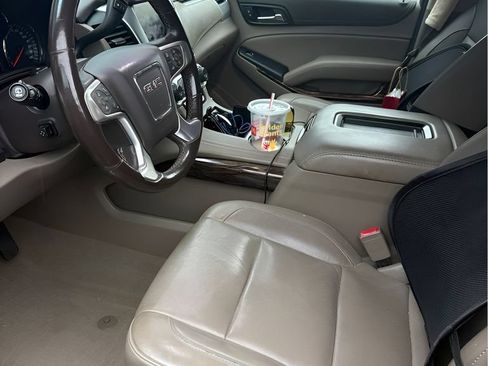 Used 2019 GMC Yukon XL SLT w/ Open Road Package AWD/4WD image 6