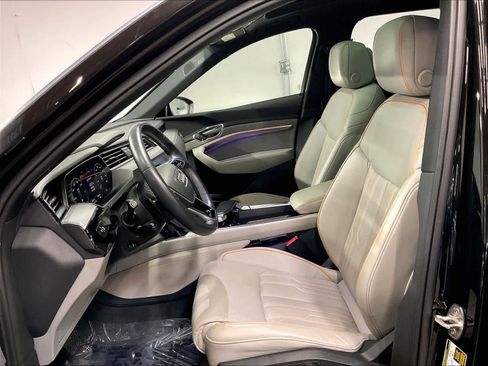 Used 2024 Audi Q8 e-tron Prestige w/ Prestige Package image 24