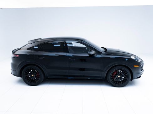 Used 2023 Porsche Cayenne GTS image 8