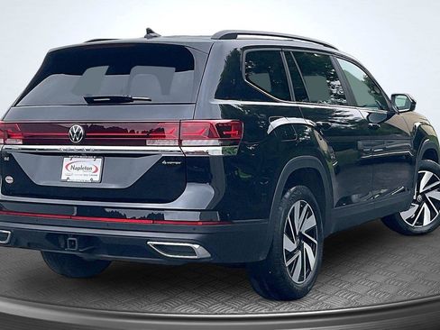 Used 2025 Volkswagen Atlas SE AWD/4WD image 2
