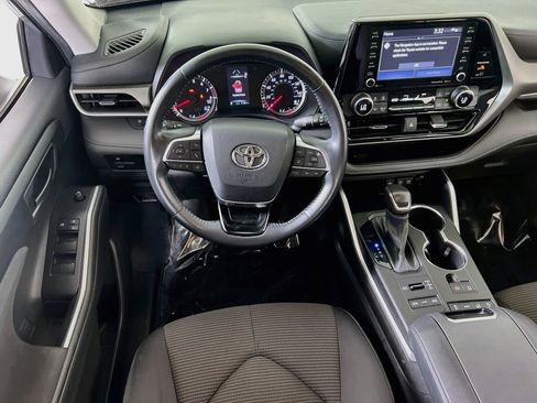 Used 2021 Toyota Highlander LE AWD/4WD image 20