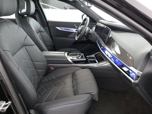 Used 2024 BMW 740i image 24