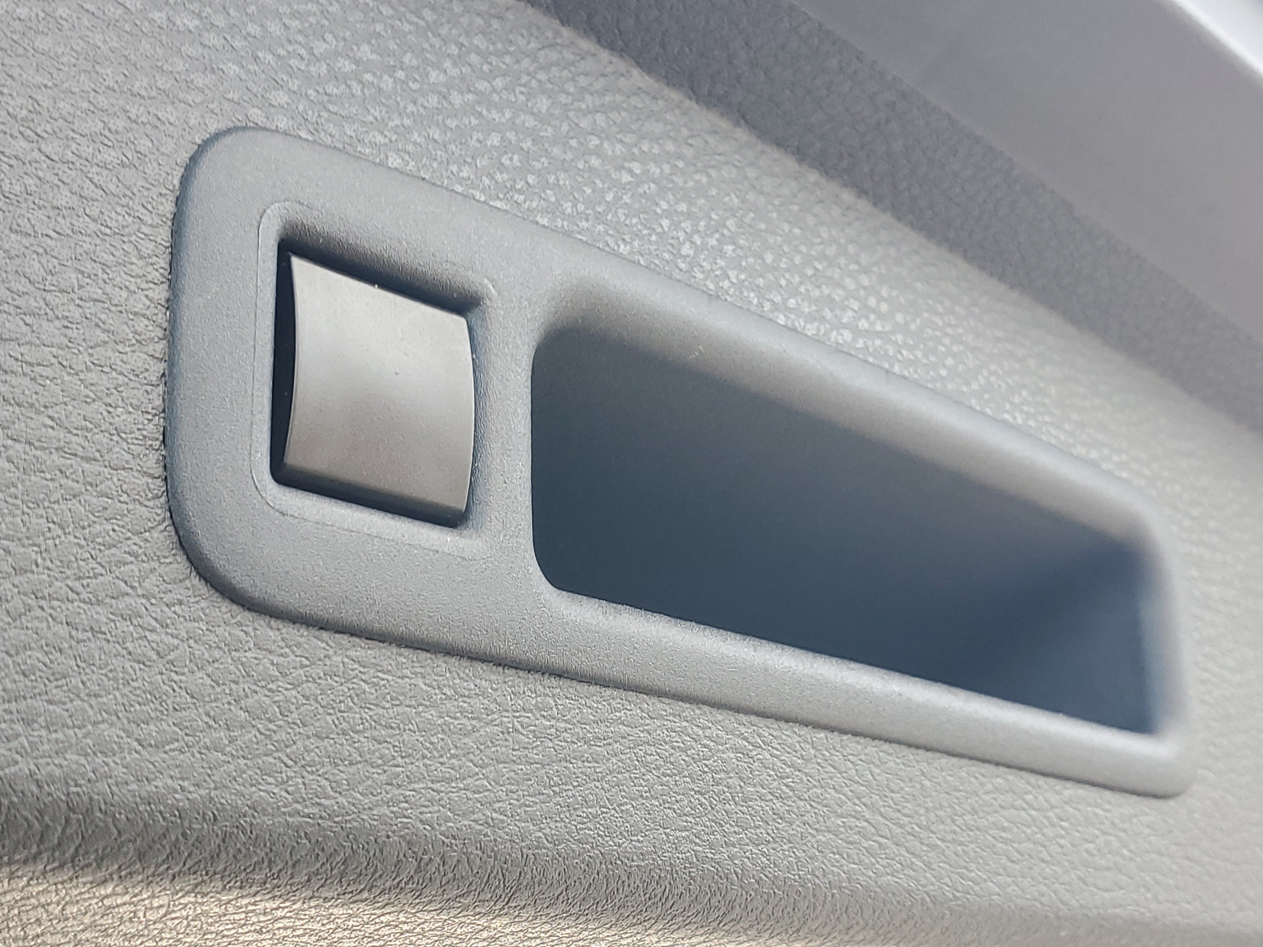 Certified 2025 Toyota Sienna LE FWD image 12