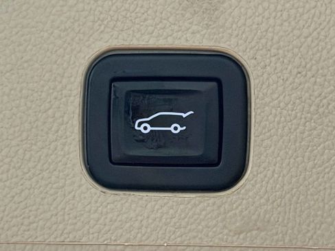 Used 2015 Cadillac SRX Luxury w/ Driver Awareness Package image 9