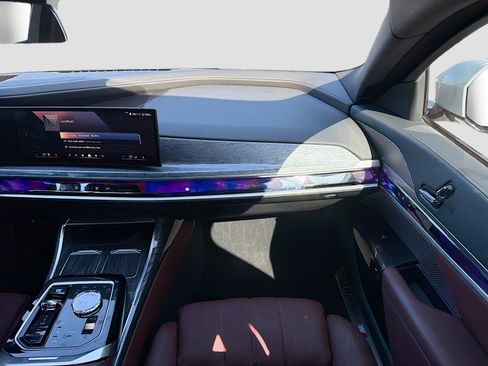 Used 2025 BMW i7 xDrive60 image 18