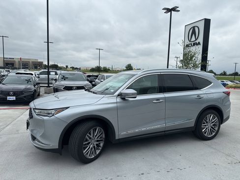 Used 2024 Acura MDX SH-AWD w/ Advance Package image 4