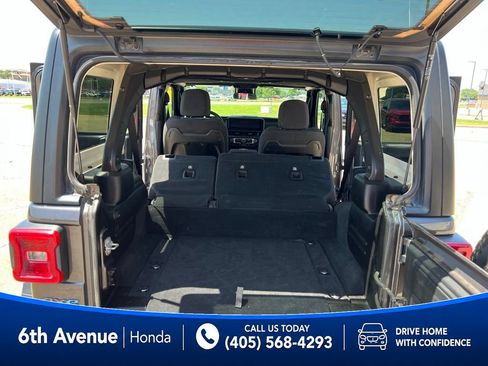 Used 2024 Jeep Wrangler Unlimited Rubicon 4xe AWD/4WD image 18
