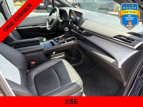 Used 2025 Toyota Sienna XSE FWD image 10
