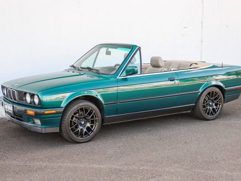 Used 1992 BMW 325i Convertible RWD image 22
