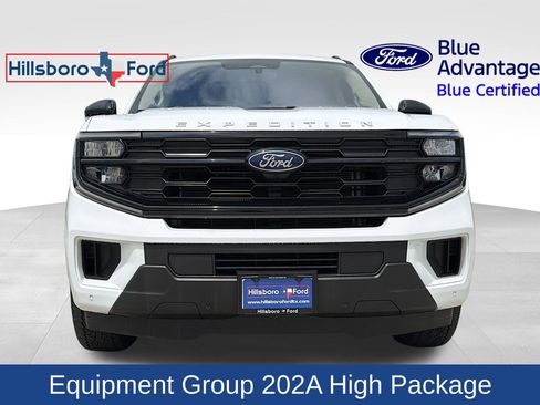 Used 2025 Ford Expedition Active AWD/4WD image 3