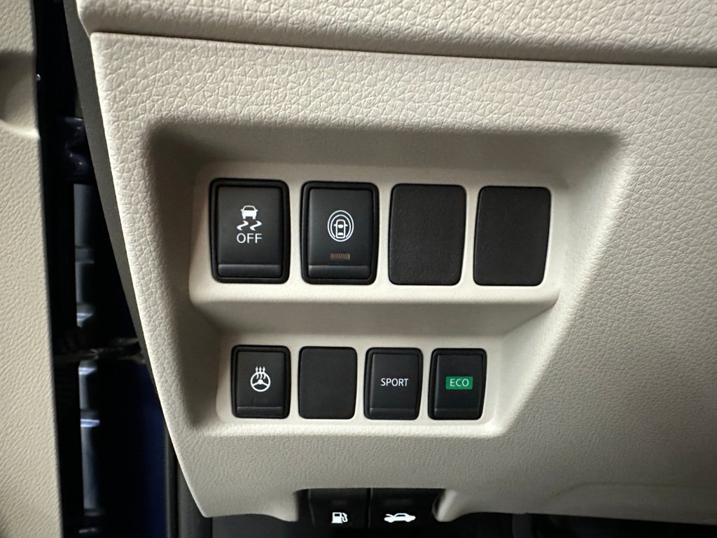Used 2021 Nissan Rogue Sport SV FWD image 12