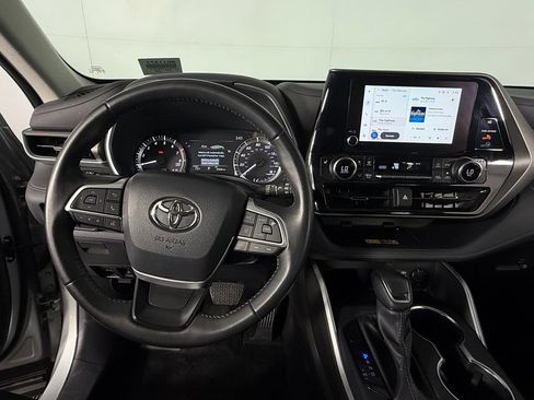 Used 2025 Toyota Highlander XLE FWD image 15