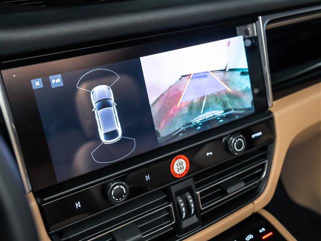 Used 2026 Porsche Macan AWD/4WD image 25