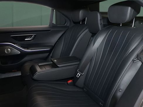 Used 2022 Mercedes-Benz S 500 4MATIC w/ AMG Line Package image 12