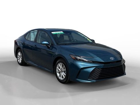 Used 2025 Toyota Camry LE FWD image 7