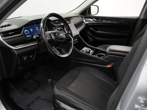 Certified 2022 Jeep Grand Cherokee Laredo w/ Luxury Tech Group I AWD/4WD image 18