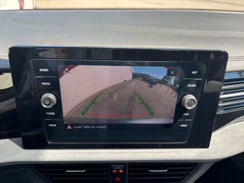 Used 2025 Volkswagen Jetta SE image 17