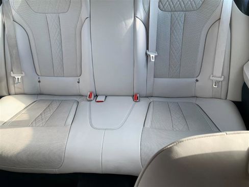 Used 2018 BMW 750i xDrive image 16