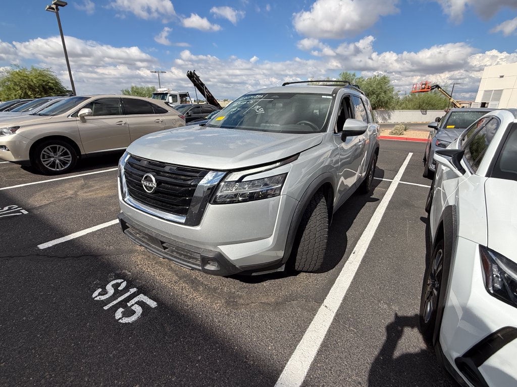 Used 2022 Nissan Pathfinder SV FWD image 3