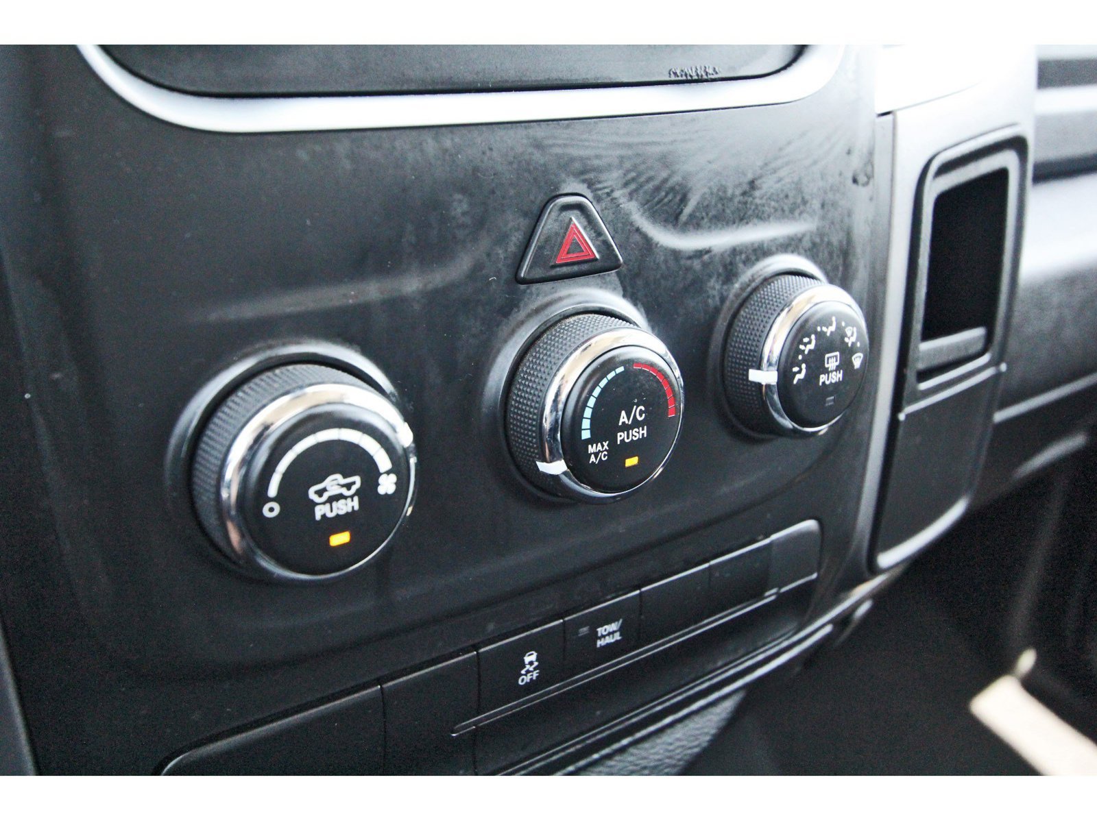 Used 2024 RAM 1500 Classic SLT AWD/4WD image 23