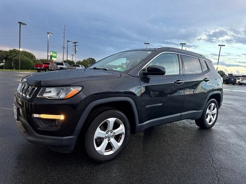 Used 2018 Jeep Compass Latitude AWD/4WD image 1