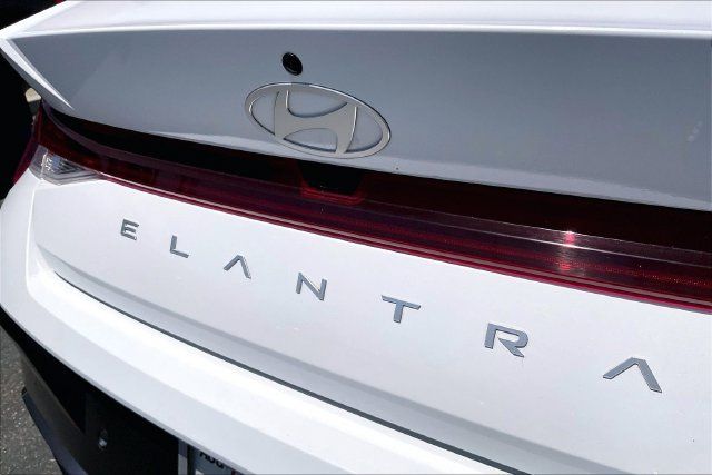 Used 2024 Hyundai Elantra Limited FWD image 31