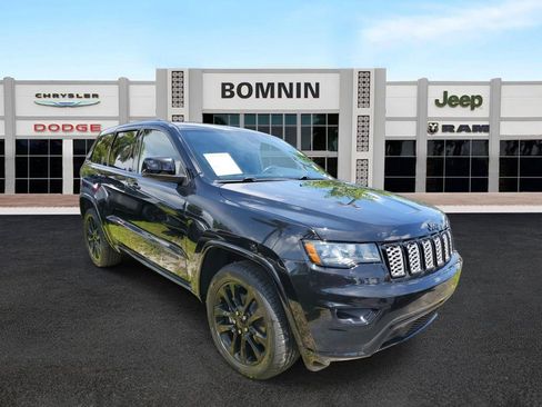 Used 2020 Jeep Grand Cherokee Altitude image 2