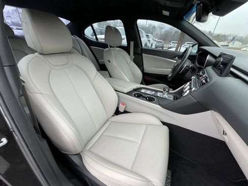 Used 2022 Genesis G70 2.0T image 30