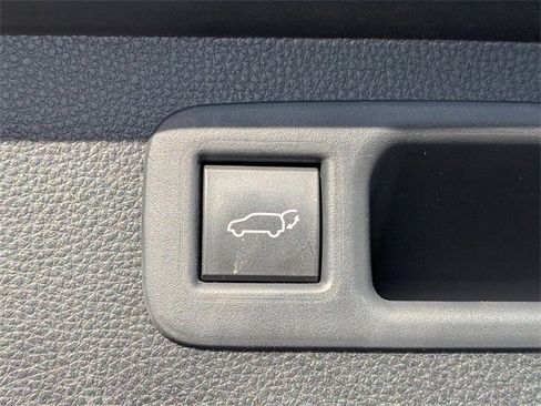 Used 2020 Toyota Highlander Limited image 12