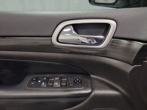 Used 2021 Jeep Grand Cherokee Laredo image 19