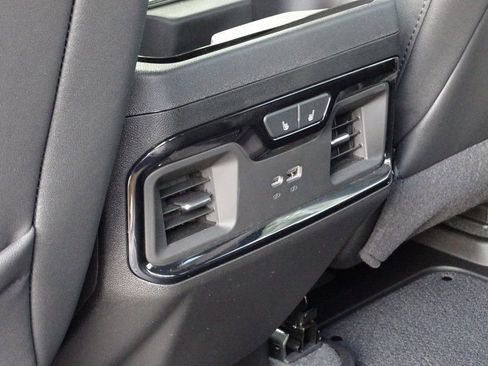 Used 2025 GMC Sierra 2500 AT4 w/ AT4 Premium Plus Package image 25