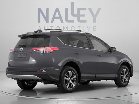 Used 2018 Toyota RAV4 XLE FWD image 3