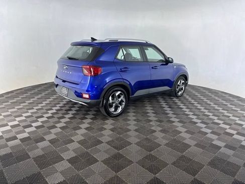 Used 2022 Hyundai Venue Limited FWD image 5