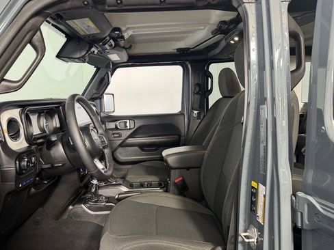 Used 2025 Jeep Wrangler Unlimited Sahara AWD/4WD image 19