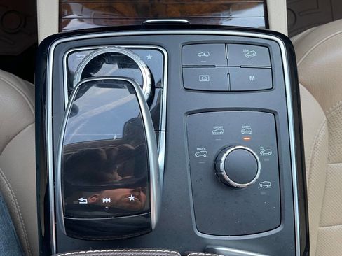 Used 2017 Mercedes-Benz GLS 550 4MATIC image 24