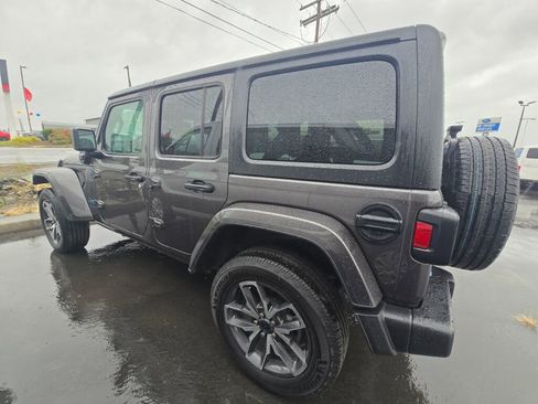 Used 2024 Jeep Wrangler Unlimited image 9