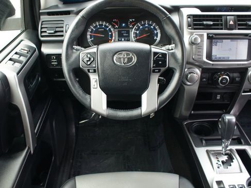 Used 2016 Toyota 4Runner SR5 Premium image 5