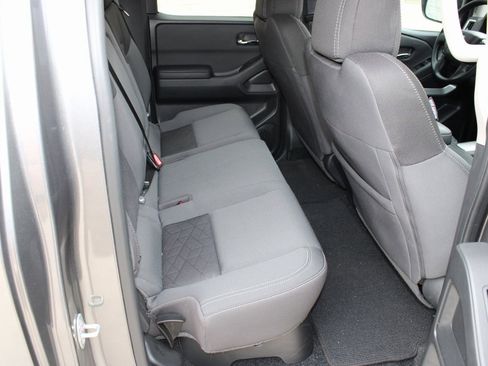 Used 2025 Nissan Frontier SV image 17