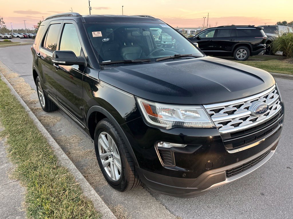 Used 2018 Ford Explorer XLT w/ Equipment Group 202A AWD/4WD image 2