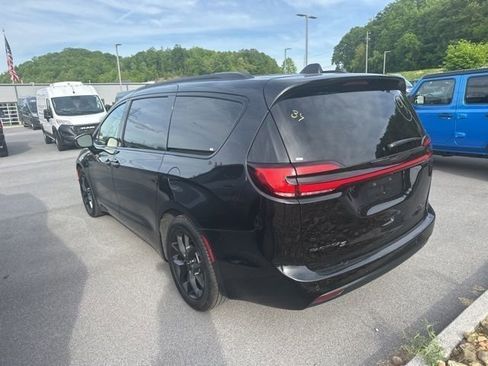 Used 2025 Chrysler Pacifica Limited FWD image 29
