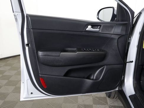 Used 2020 Kia Sportage LX AWD/4WD image 19
