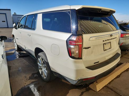 Used 2022 Chevrolet Suburban High Country image 3