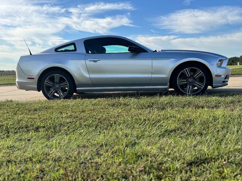 Used 2014 Ford Mustang Coupe w/ V6 Performance Package image 4